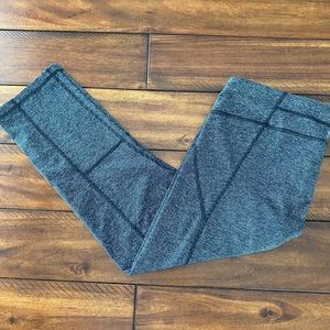 Gray Large Under Armour crop leggings